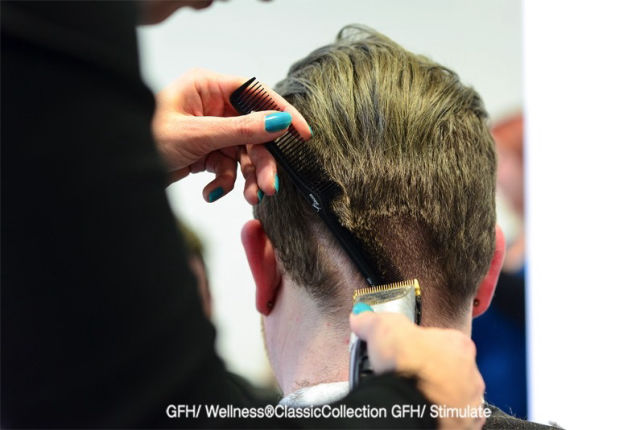 Lange Perücke mit sanftem Farbverlauf in hellem Blond-Lavendel-Ton