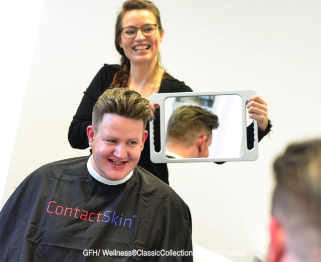 Natürlich wirkende Perücke mit langem, dunkelbraunem Haar