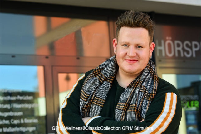 Blonde Perücke mit natürlichem Haaransatz und lockerem Pferdeschwanz