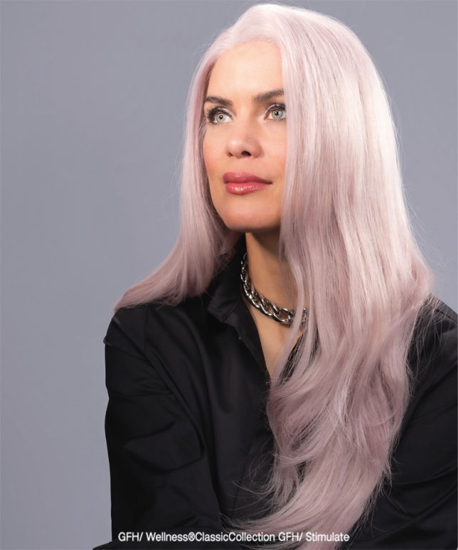 Lange Perücke mit sanftem Farbverlauf in hellem Blond-Lavendel-Ton